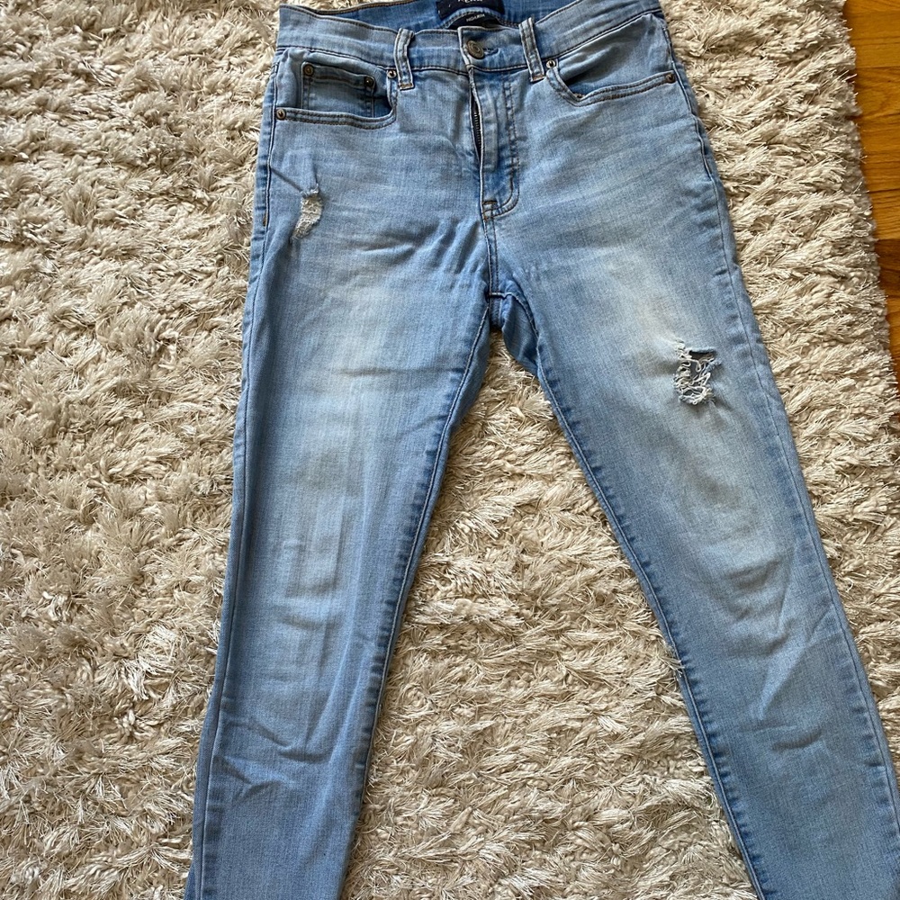 Aeropostale light wash jeans size 6